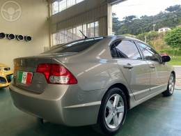 HONDA - CIVIC 1.8 LXS 16V 4P AUTOMÁTICO - 2007/2007 - DOURADA - R$ 44.900,00