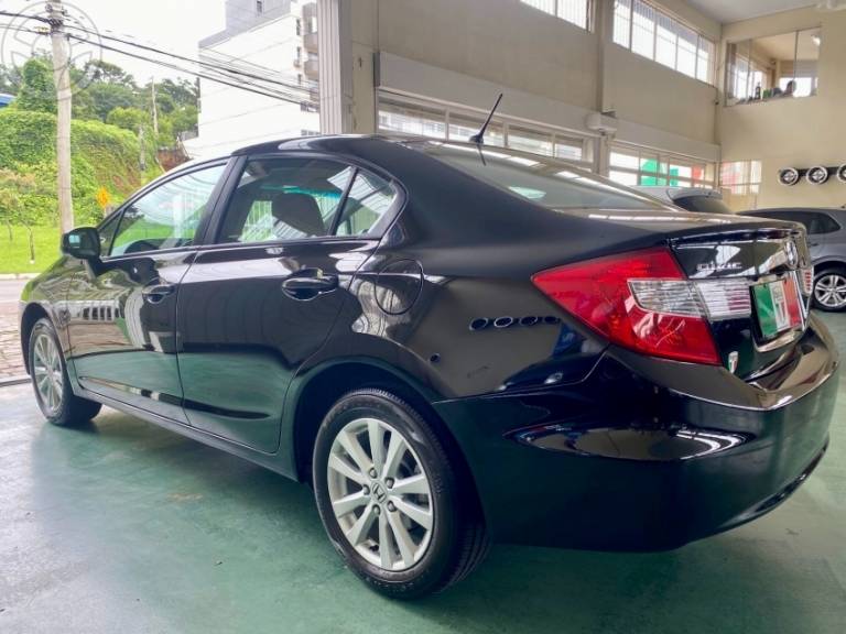 HONDA - CIVIC 1.8 LXS 16V FLEX 4P AUTOMÁTICO - 2012/2013 - PRETA - R$ 64.900,00