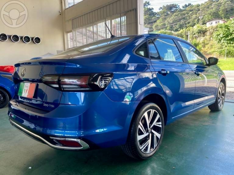 VOLKSWAGEN - VIRTUS 1.0 200 TSI HIGHLINE AUTOMÁTICO - 2023/2024 - AZUL - R$ 119.900,00