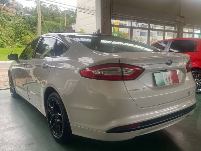 FORD - FUSION 2.5 16V FLEX 4P AUTOMÁTICO - 2013/2013 - BRANCA - R$ 67.900,00