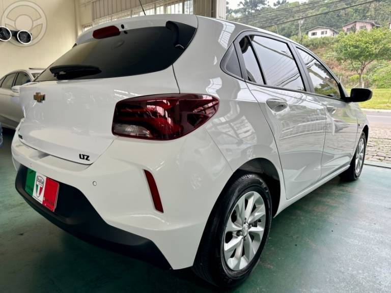 CHEVROLET - ONIX 1.0 LT 12V TURBO FLEX 4P AUTOMÁTICO - 2020/2020 - BRANCA - R$ 74.900,00