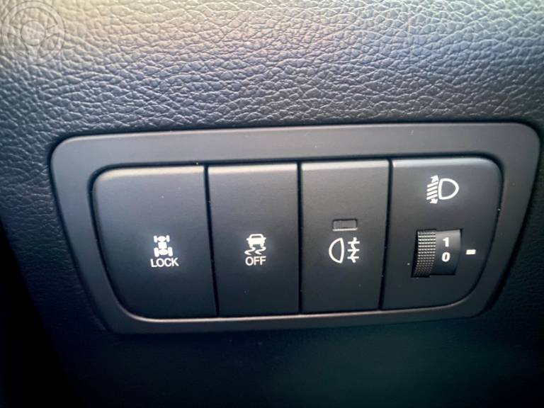 SSANGYONG - KORANDO 2.0 GL 4X4 16V TURBO DIESEL 4P AUTOMÁTICO - 2011/2012 - PRATA - R$ 51.900,00