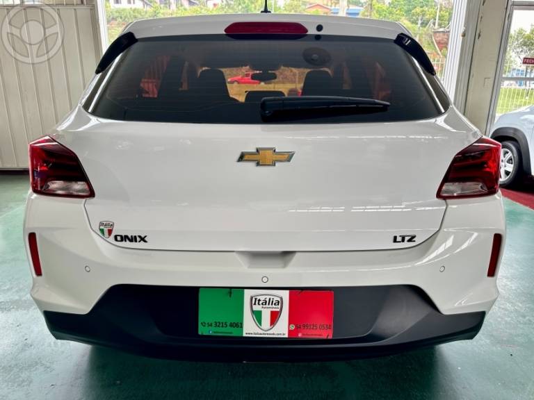 CHEVROLET - ONIX 1.0 LT 12V TURBO FLEX 4P AUTOMÁTICO - 2020/2020 - BRANCA - R$ 74.900,00