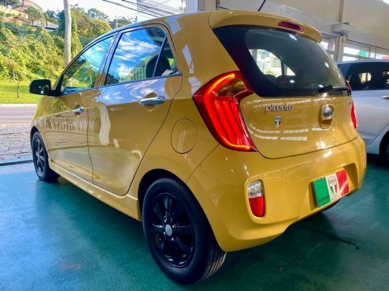 KIA MOTORS - PICANTO 1.0 EX 12V FLEX 4P AUTOMÁTICO - 2012/2012 - AMARELA - R$ 43.900,00