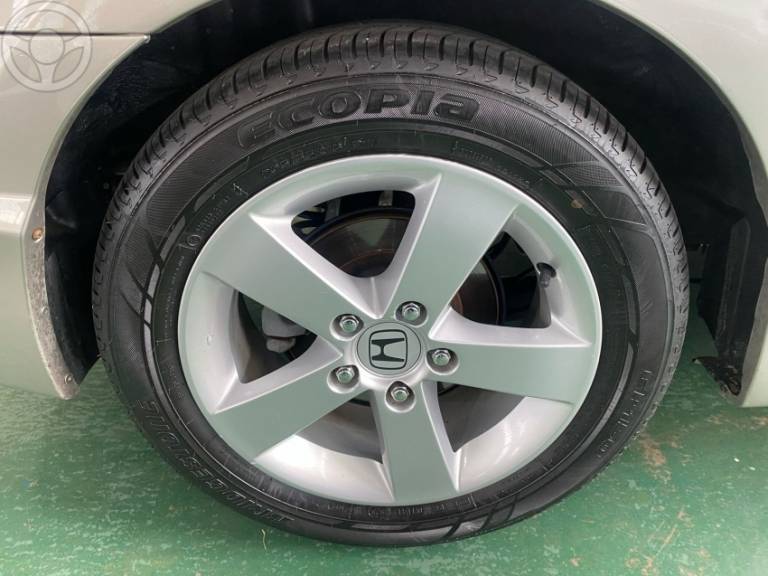 HONDA - CIVIC 1.8 LXS 16V 4P AUTOMÁTICO - 2007/2007 - DOURADA - R$ 44.900,00