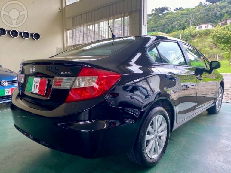 HONDA - CIVIC 1.8 LXS 16V FLEX 4P AUTOMÁTICO - 2012/2013 - PRETA - R$ 64.900,00