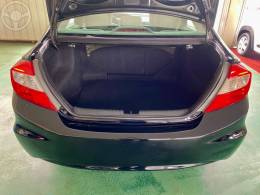 HONDA - CIVIC 1.8 LXS 16V FLEX 4P AUTOMÁTICO - 2012/2013 - PRETA - R$ 64.900,00