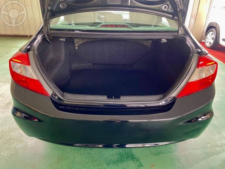 HONDA - CIVIC 1.8 LXS 16V FLEX 4P AUTOMÁTICO - 2012/2013 - PRETA - R$ 64.900,00